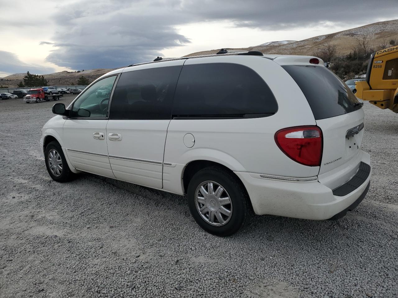 2005 Chrysler Town & Country - Image 2