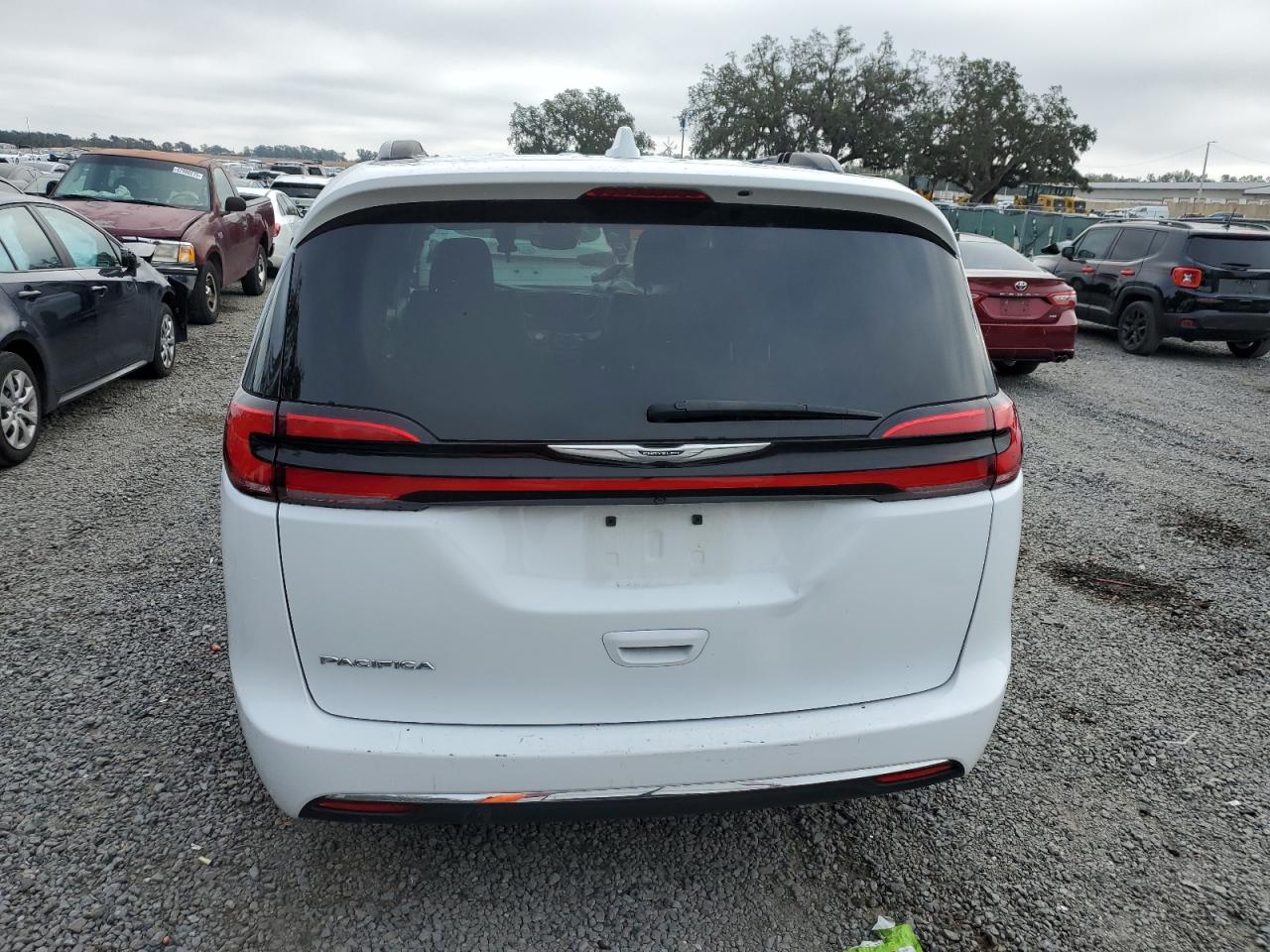 2022 Chrysler Pacifica - Image 6