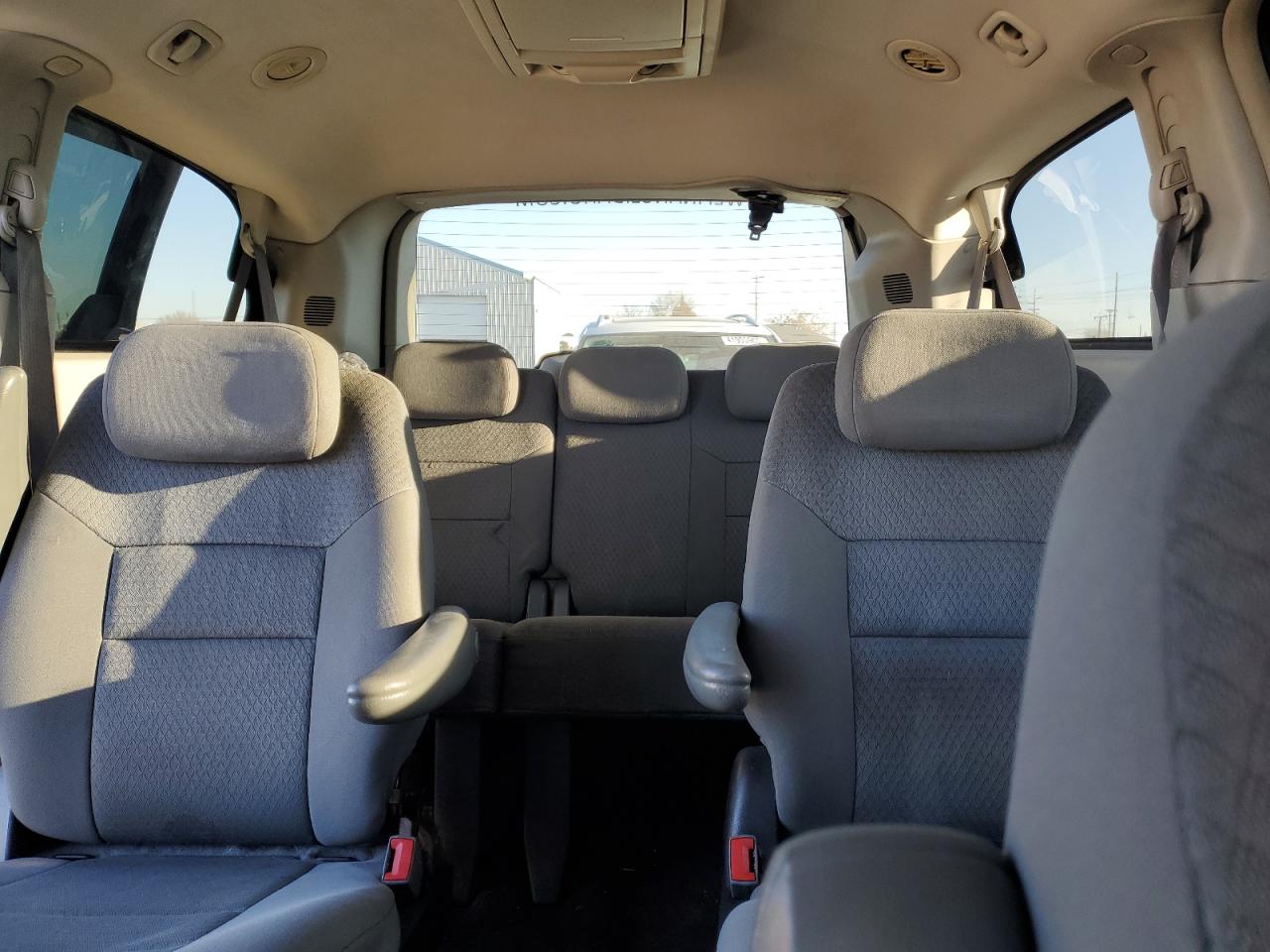 2010 Chrysler Town & Country - Image 10