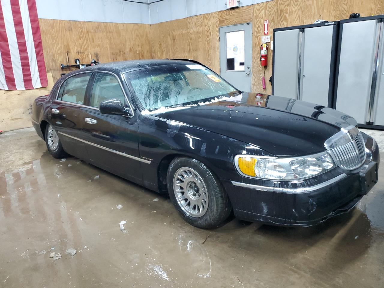 2002 Lincoln Town Car - Image 4