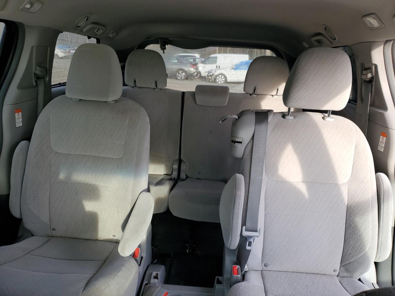 2017 Toyota Sienna - Image 10