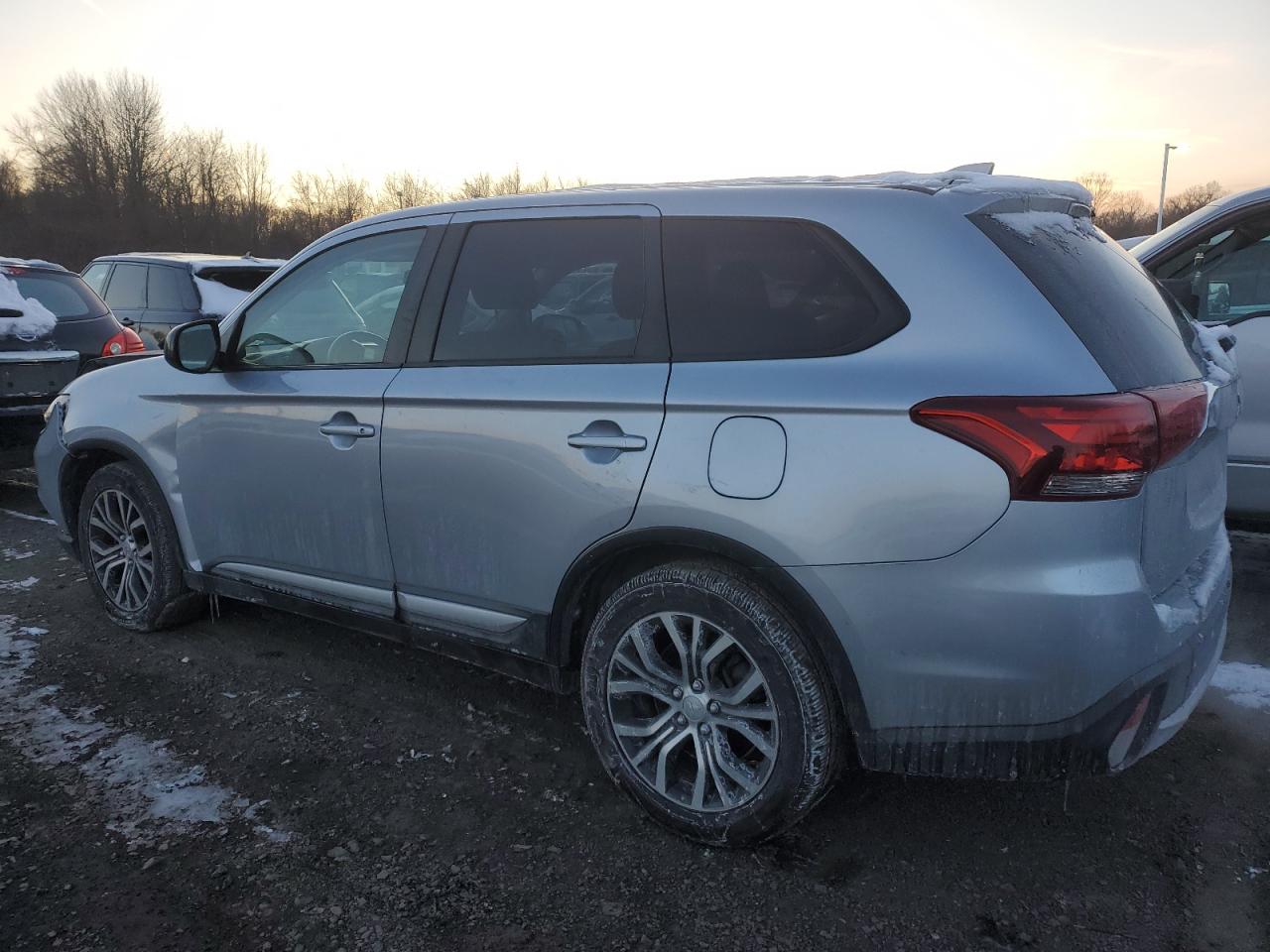 2017 Mitsubishi Outlander - Image 2