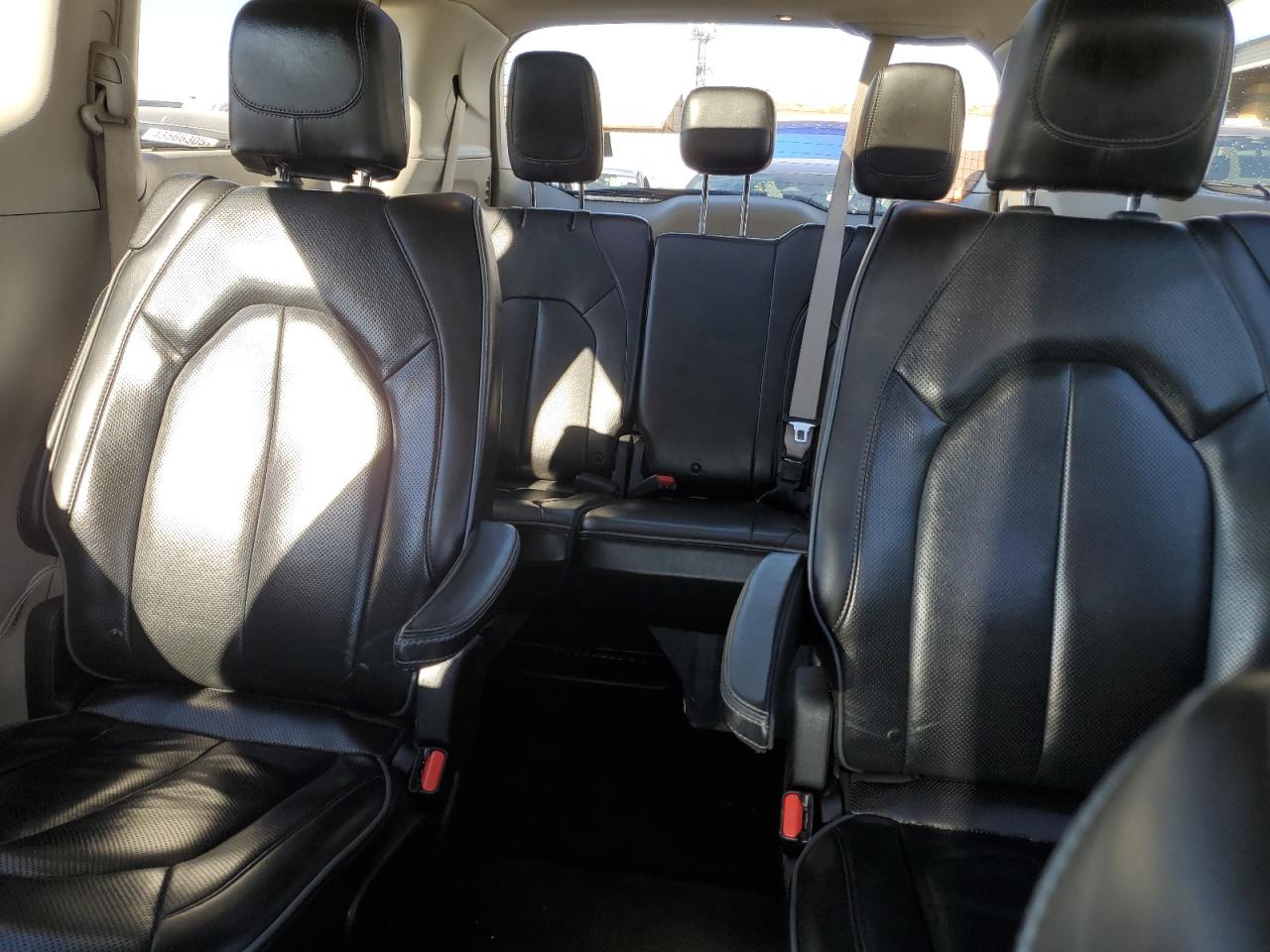 2020 Chrysler Pacifica - Image 10