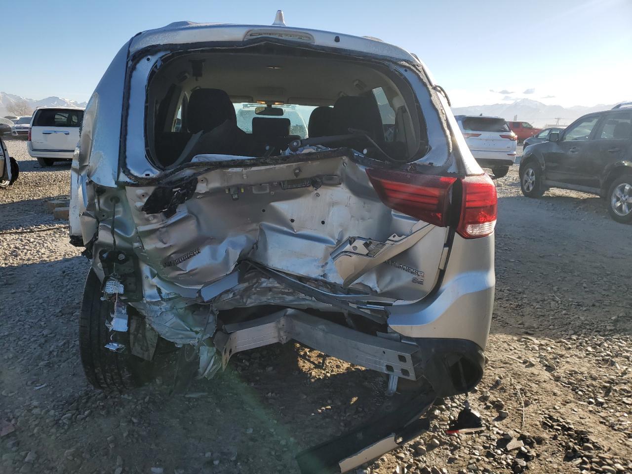 2018 Mitsubishi Outlander - Image 6