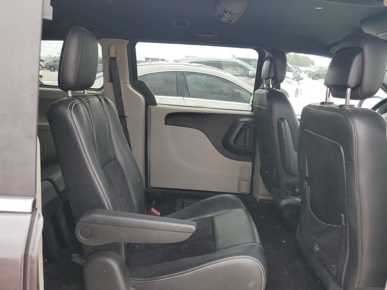 2018 Dodge Caravan - Image 12