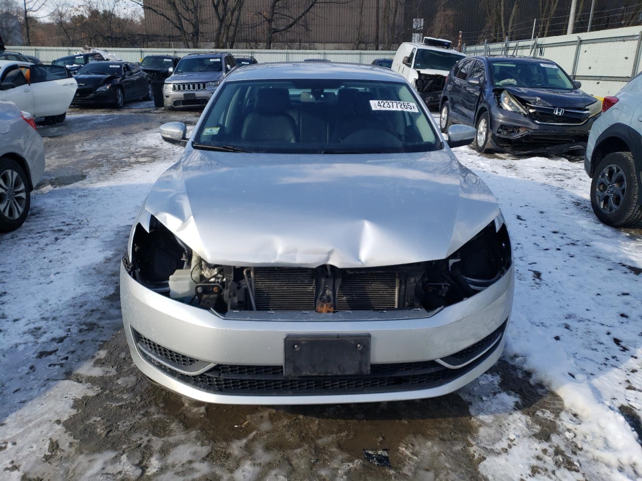 2014 Volkswagen Passat - Image 5
