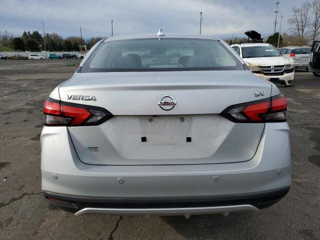  NISSAN VERSA 2021 Сріблястий