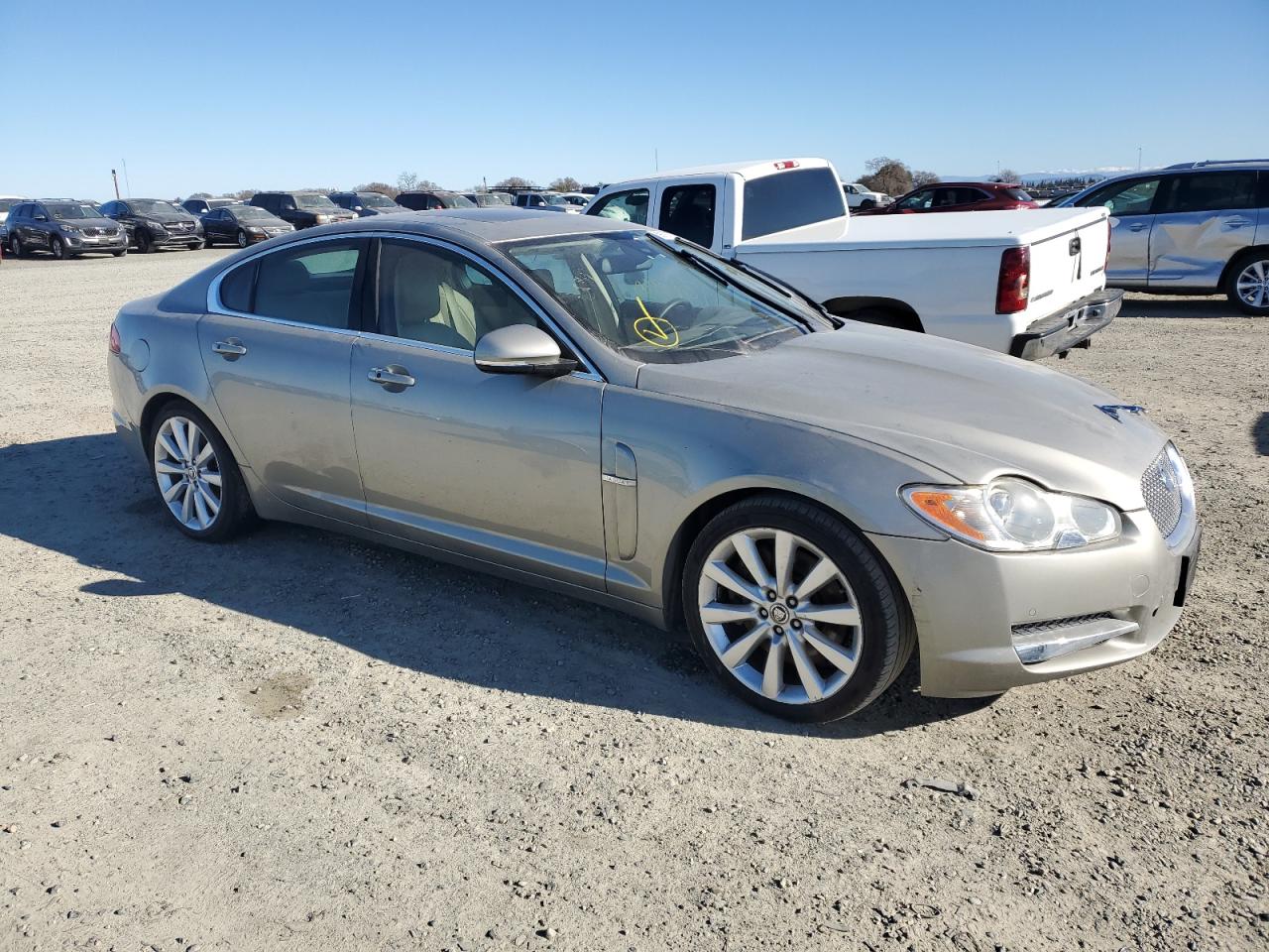 2010 Jaguar XF - Image 4