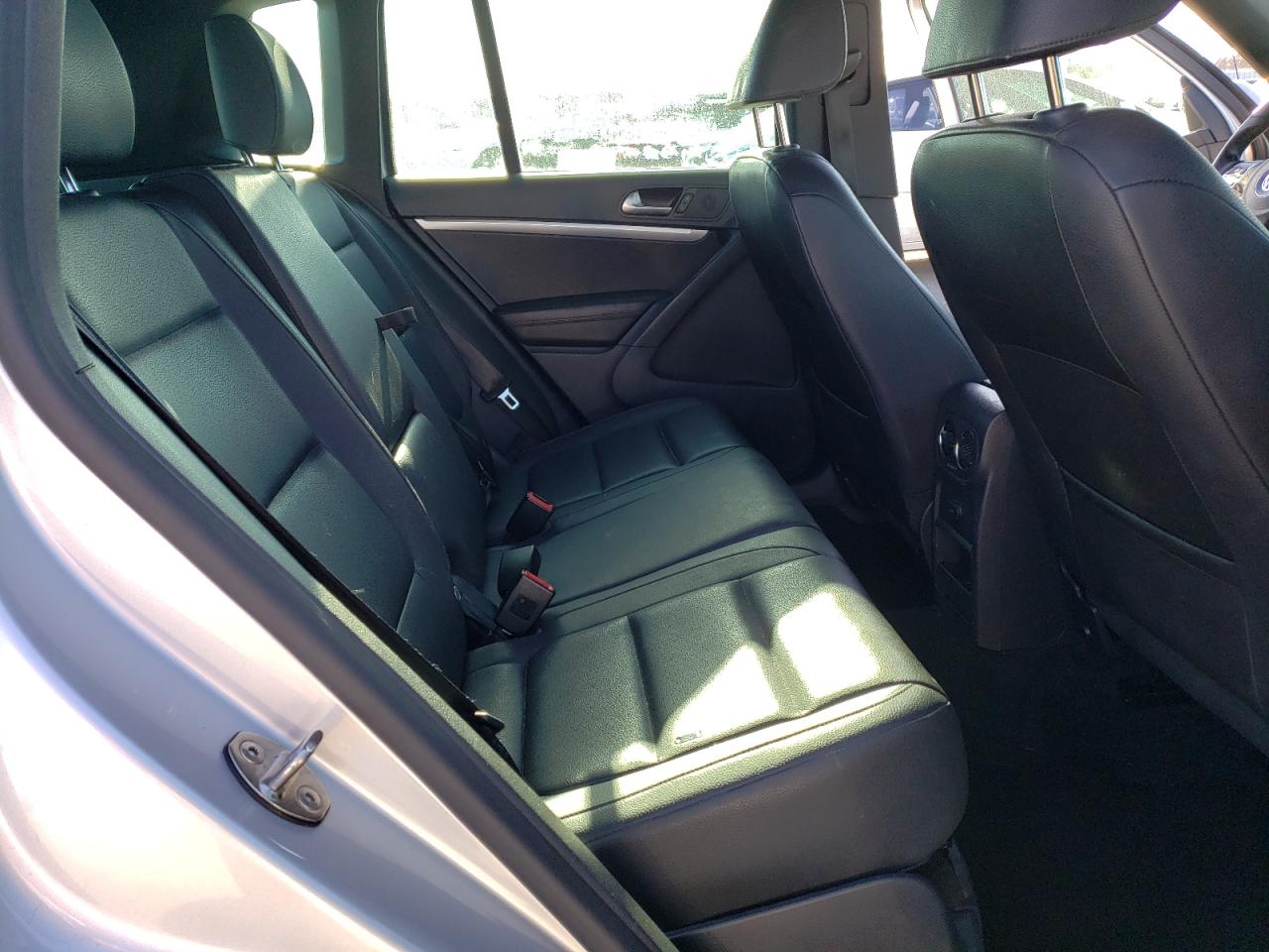 2016 Volkswagen Tiguan - Image 12
