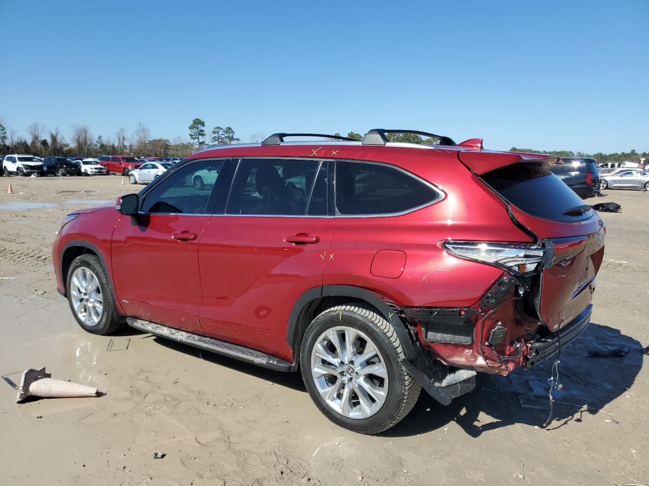 2022 Toyota Highlander - Image 2