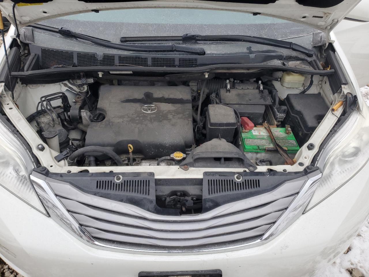 2015 Toyota Sienna - Image 13
