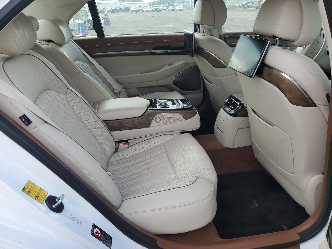 2020 Genesis G90 - Image 10