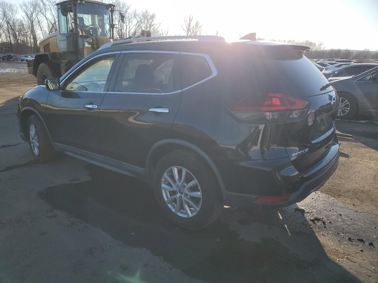 2018 Nissan Rogue - Image 2