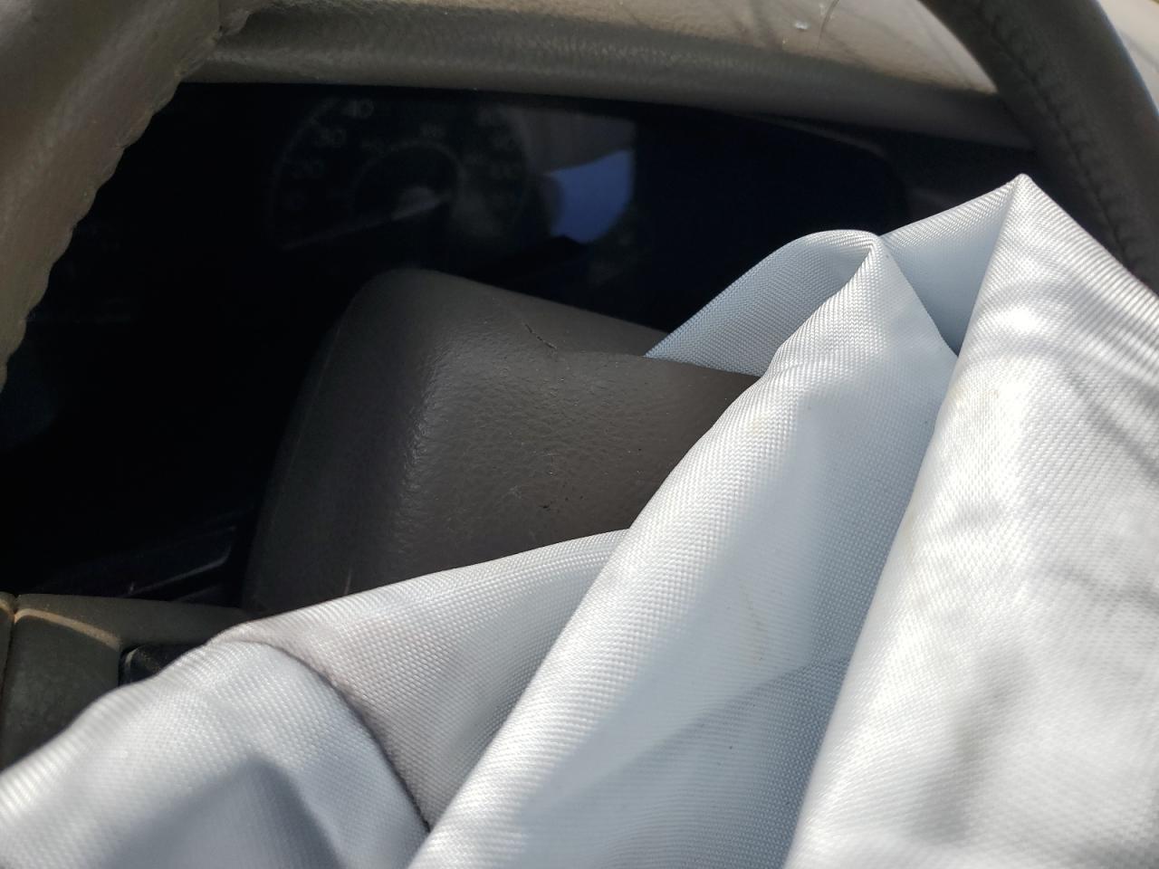 2005 Lincoln Town Car - Image 9