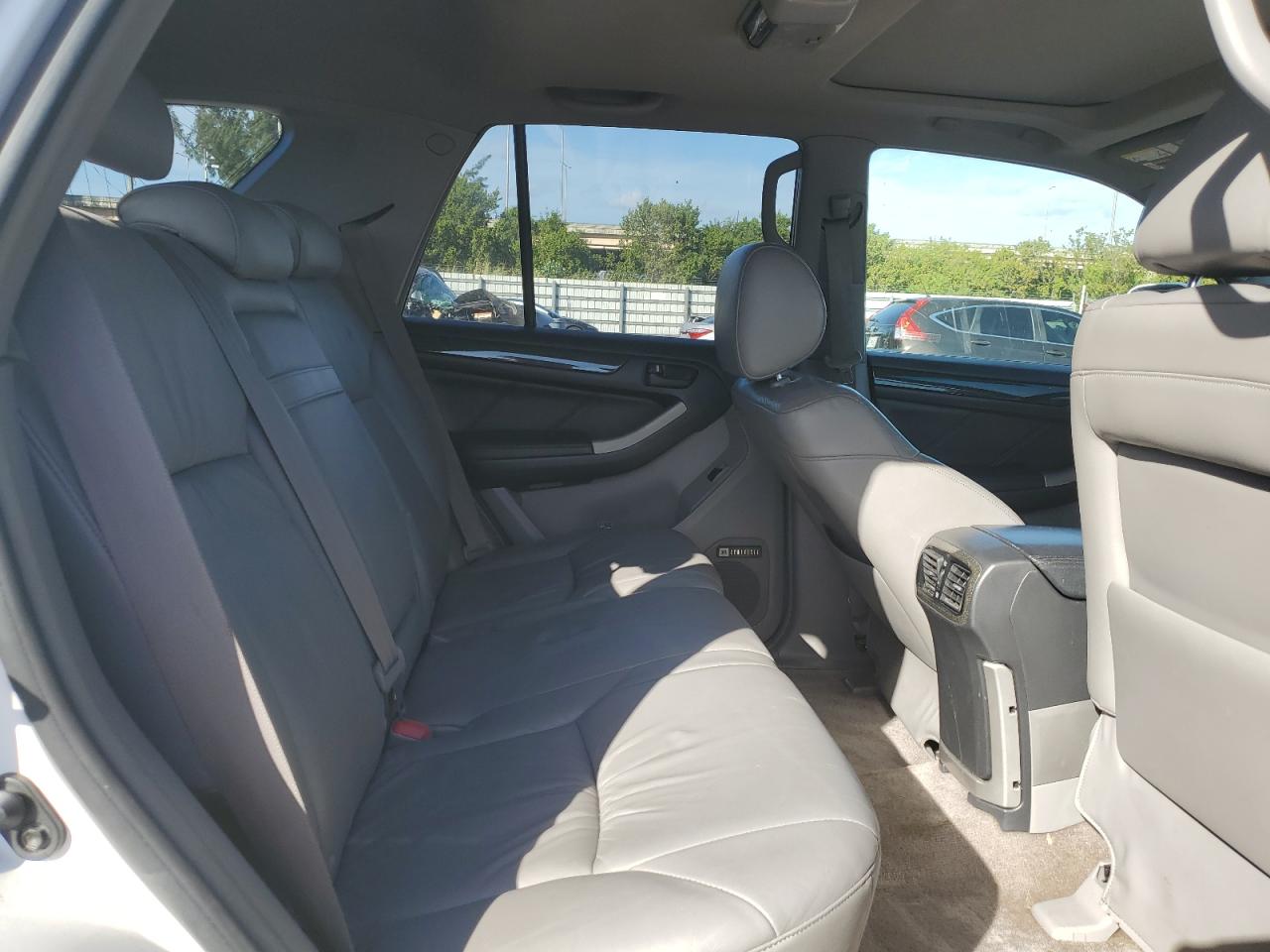 2005 Toyota 4Runner - Image 10