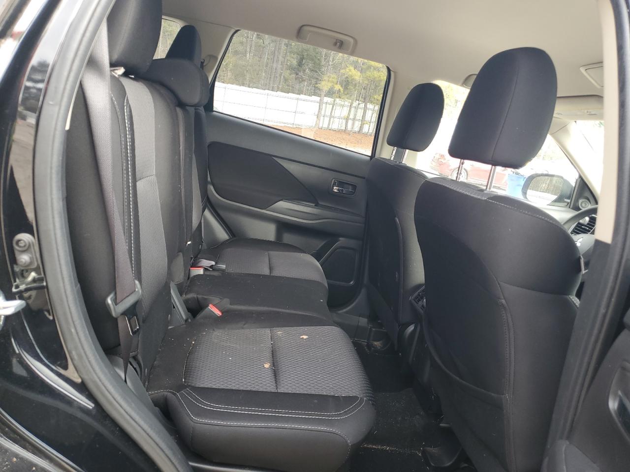 2019 Mitsubishi Outlander - Image 11