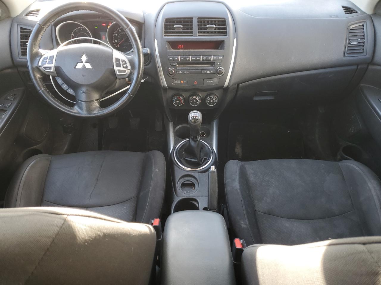2013 Mitsubishi Outlander - Image 8