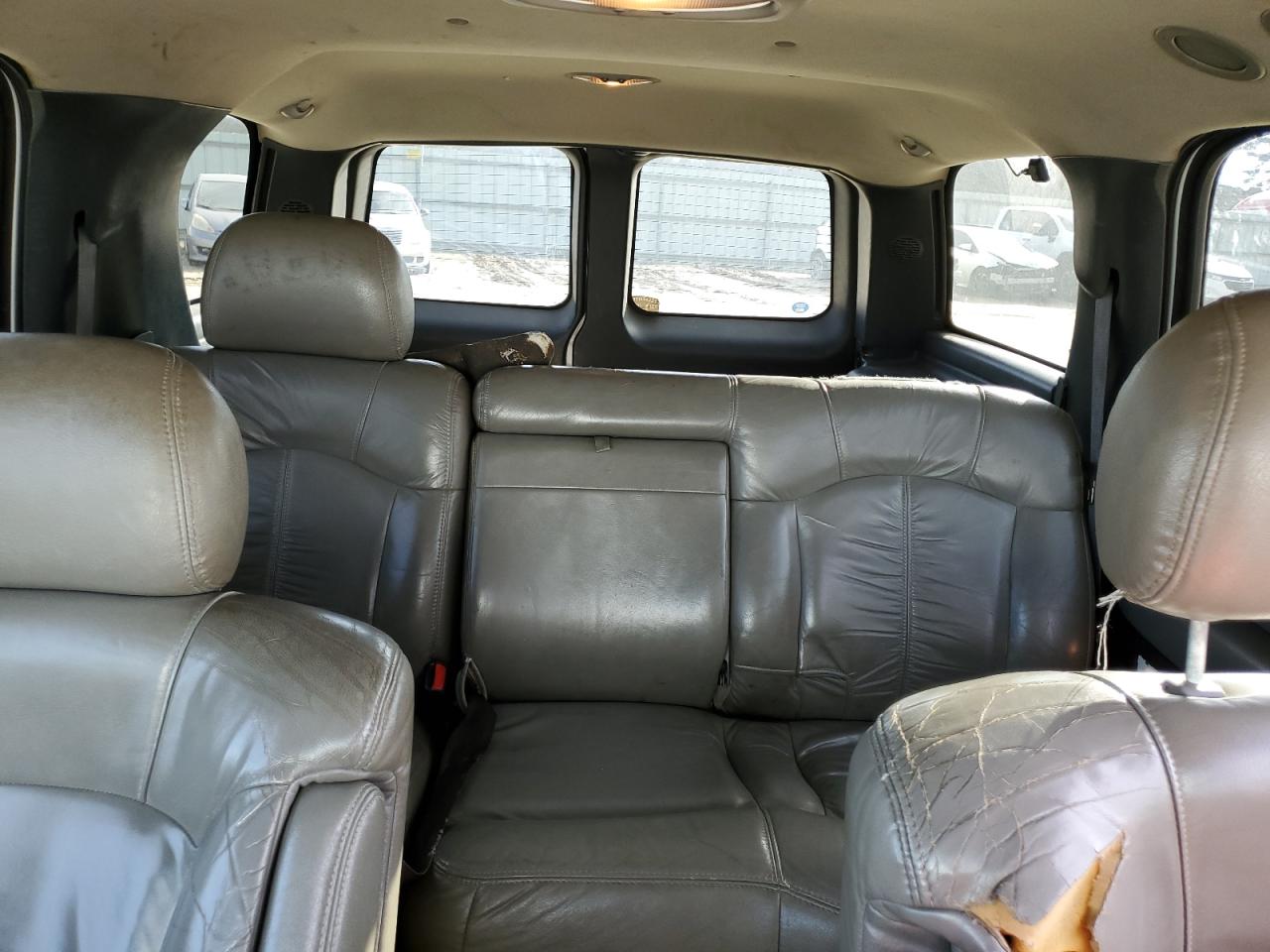 2001 Chevrolet Tahoe - Image 10
