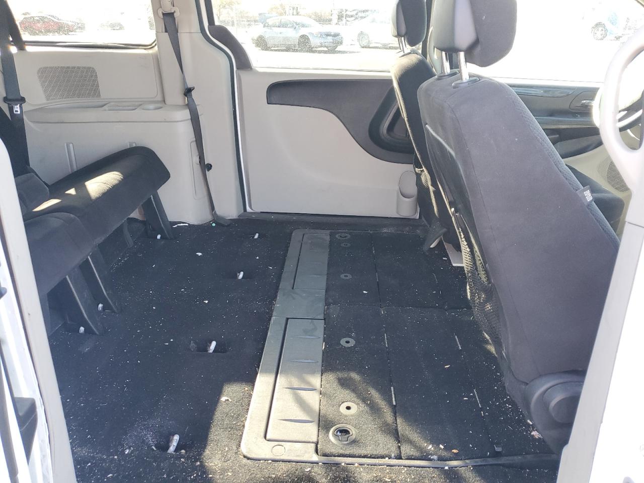 2014 Dodge Caravan - Image 11