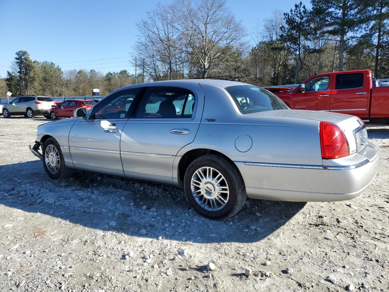 2009 Lincoln Town Car - Image 2