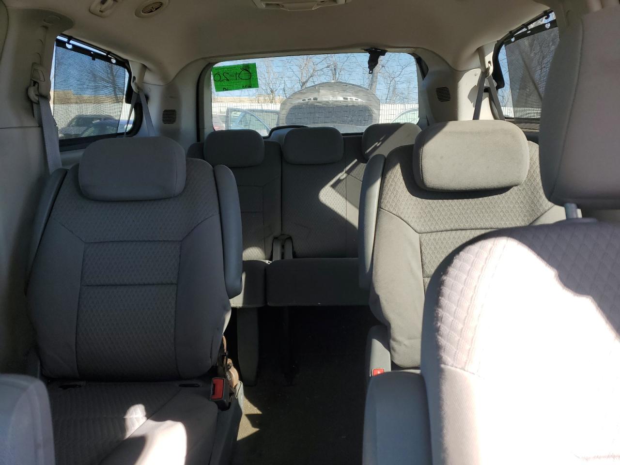 2008 Chrysler Town & Country - Image 10