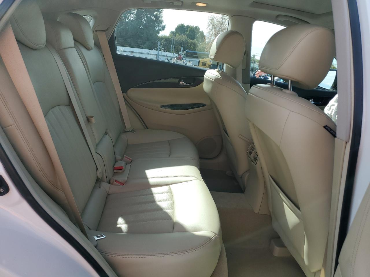 2017 Infiniti QX50 - Image 11