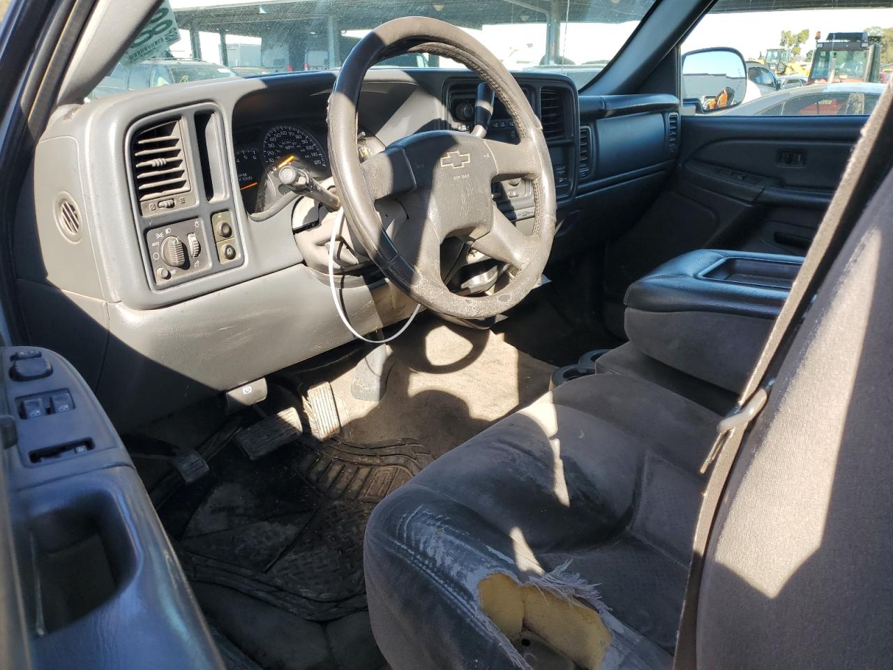 2004 Chevrolet Silverado - Image 8