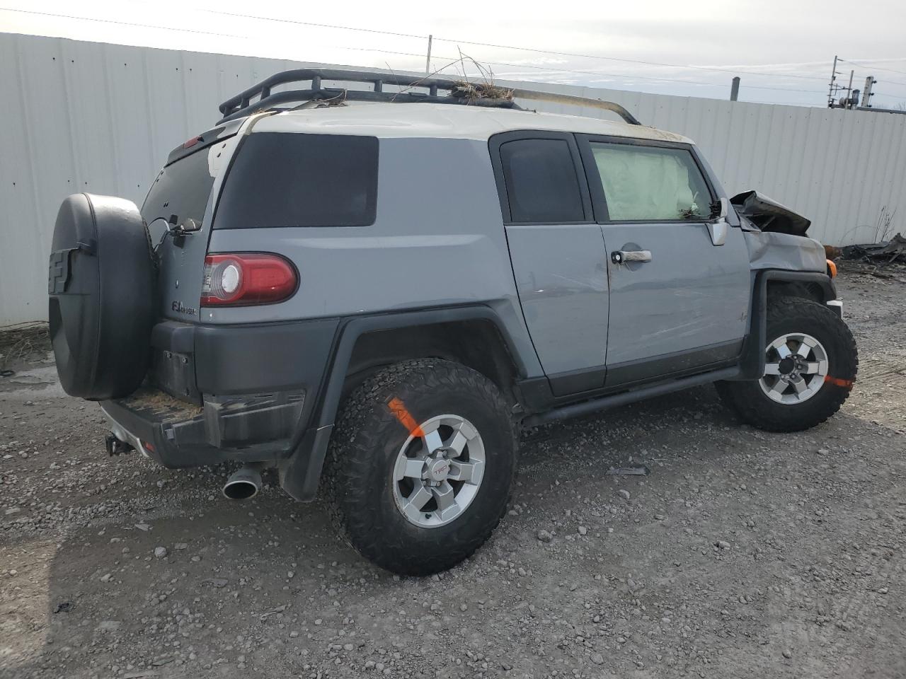 2014 Toyota FJ Cruiser - Image 3