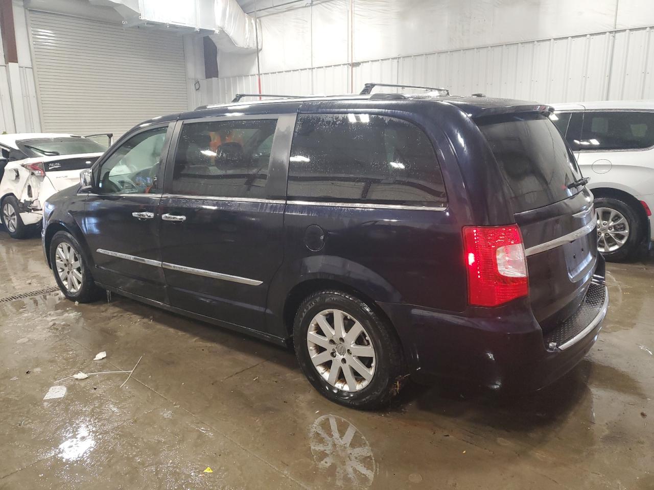 2011 Chrysler Town & Country - Image 2