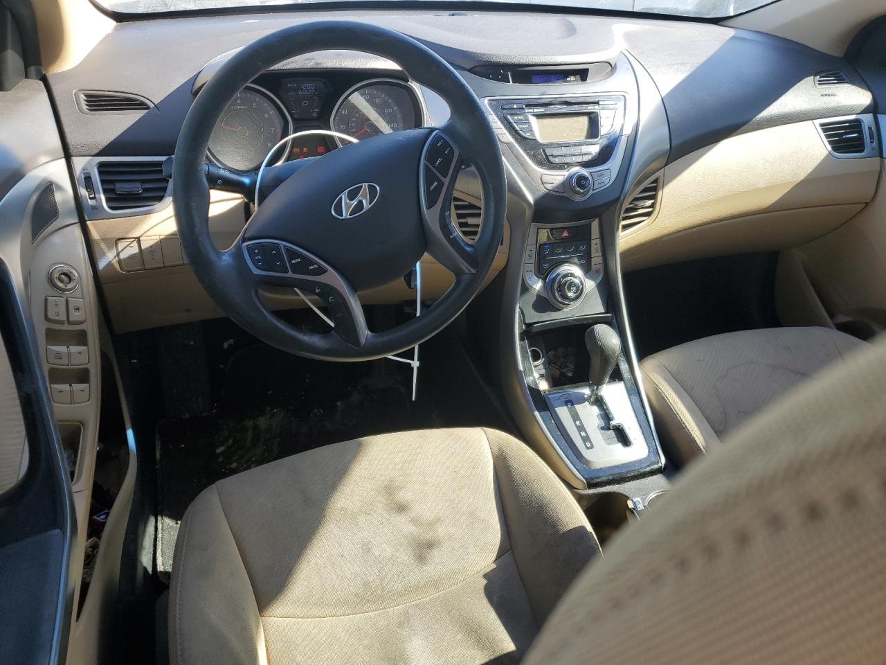 2013 Hyundai Elantra - Image 8