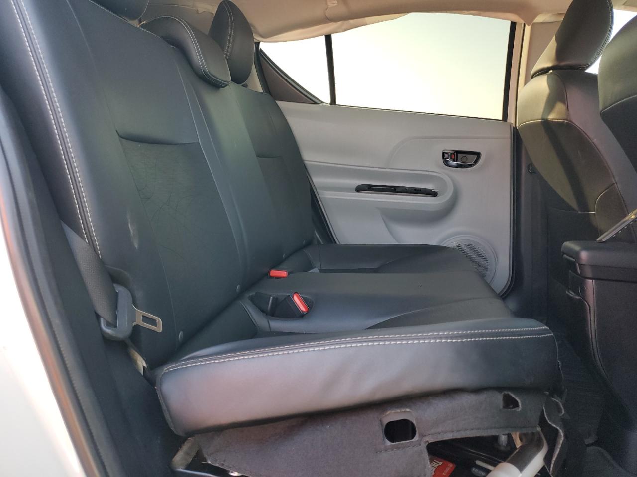 2012 Toyota Prius - Image 10