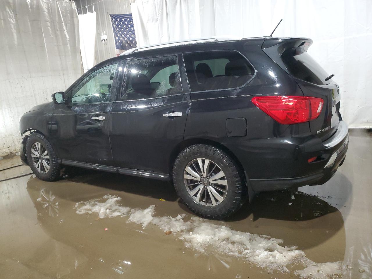 2017 Nissan Pathfinder - Image 2