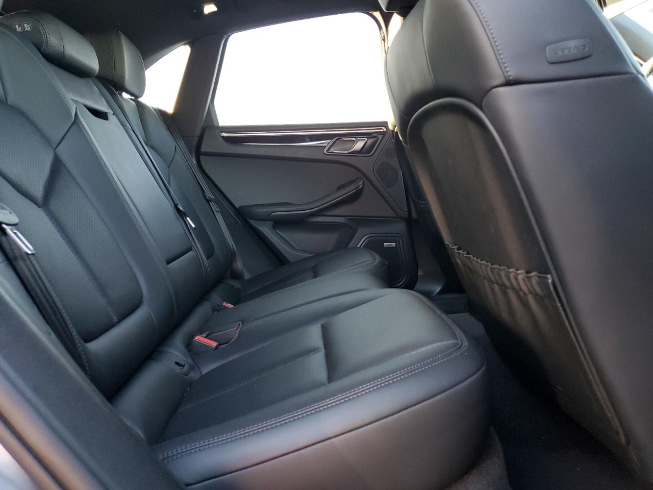 2020 Porsche Macan - Image 10