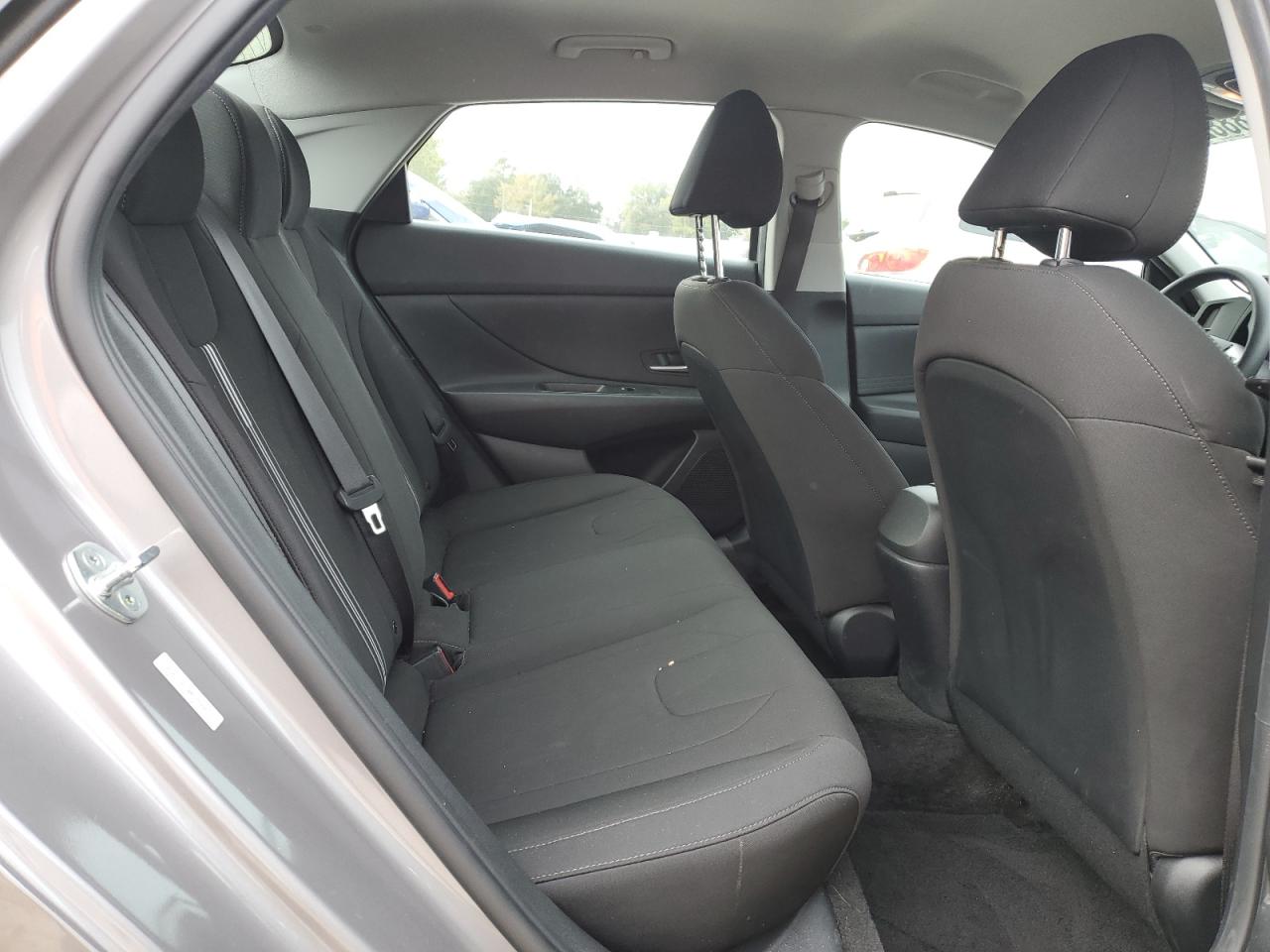 2022 Hyundai Elantra - Image 11