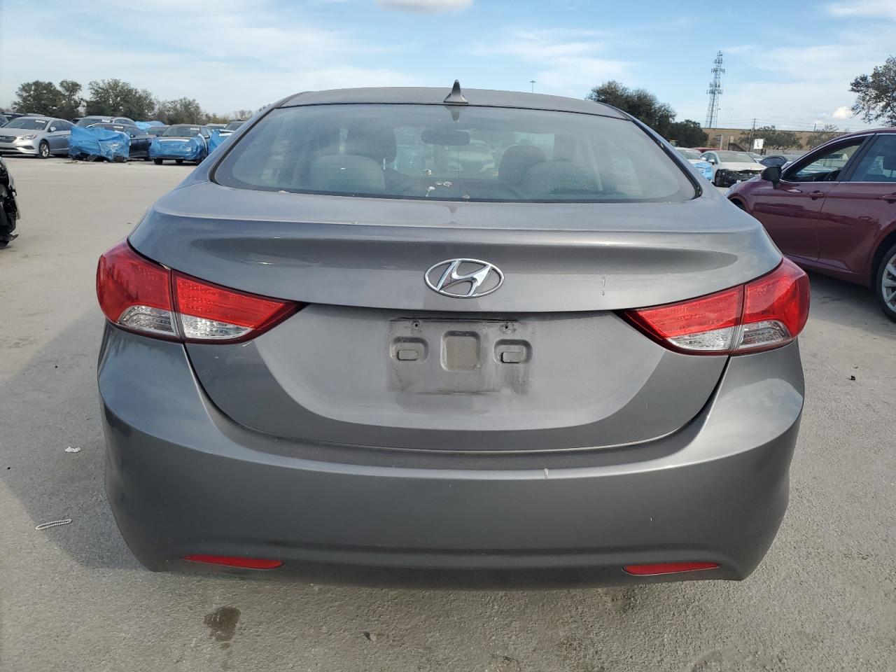2013 Hyundai Elantra - Image 6