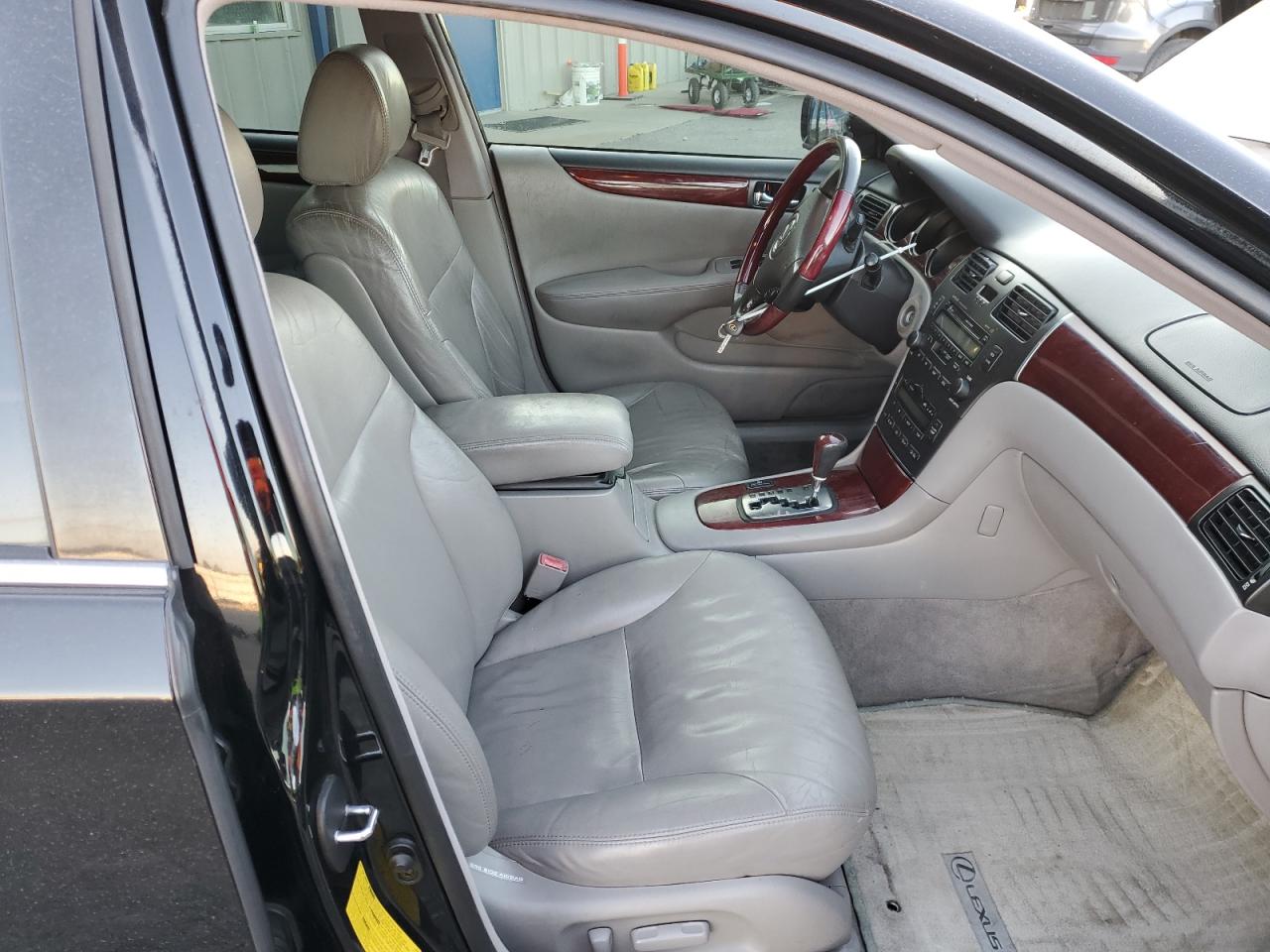 2003 Lexus ES - Image 7