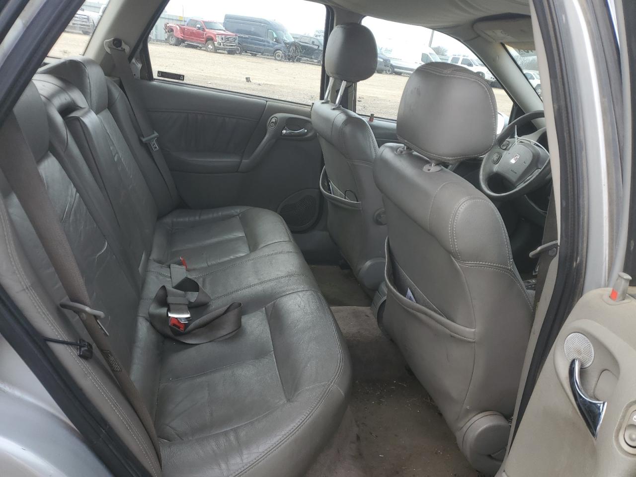 2001 Saturn LW - Image 11