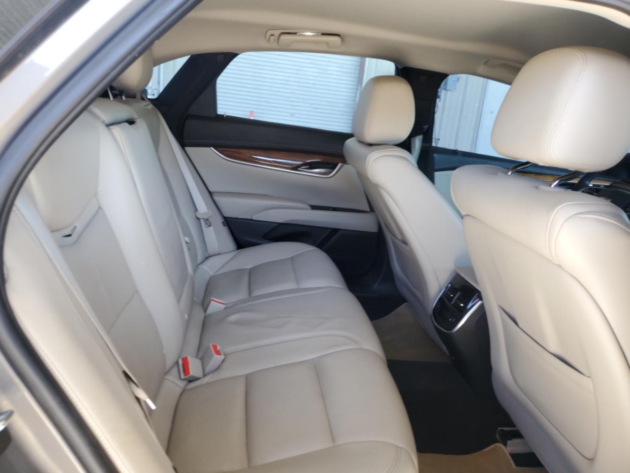 2018 Cadillac XTS - Image 10