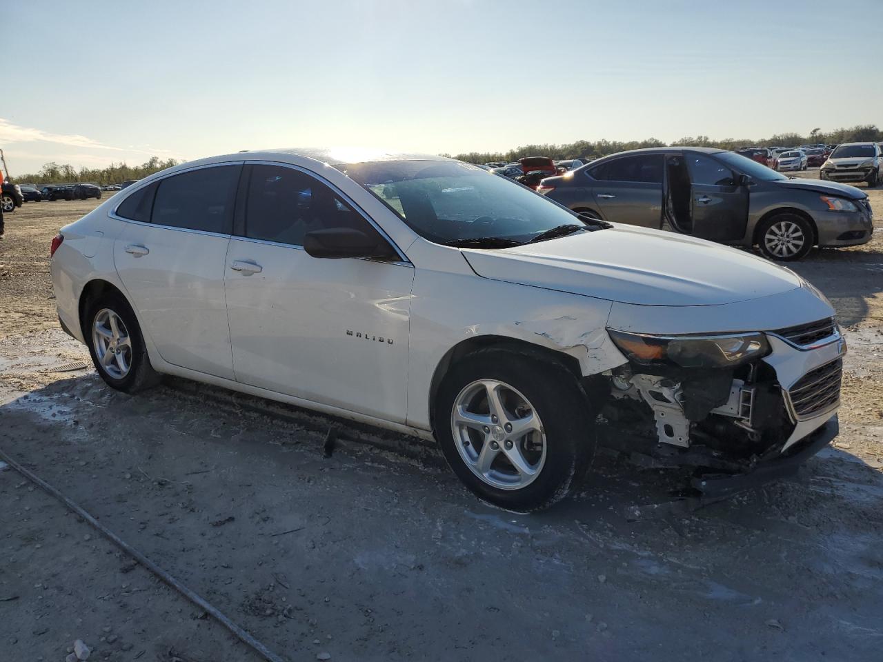 2017 Chevrolet Malibu - Image 4