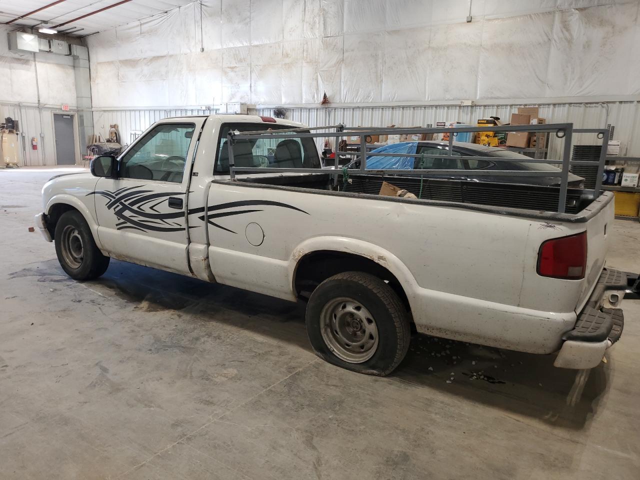 2001 Chevrolet S-10 Pickup - Image 2