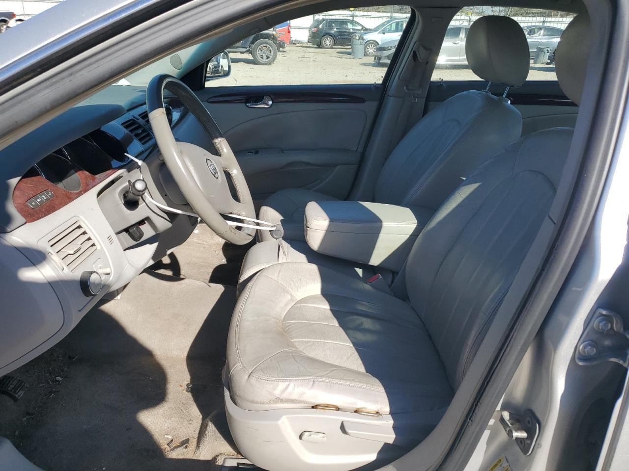 2010 Buick Lucerne - Image 7