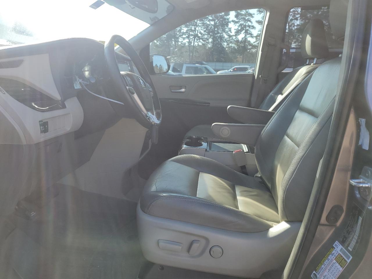2018 Toyota Sienna - Image 7
