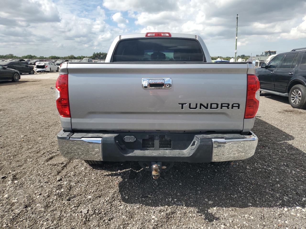 2017 Toyota Tundra - Image 6