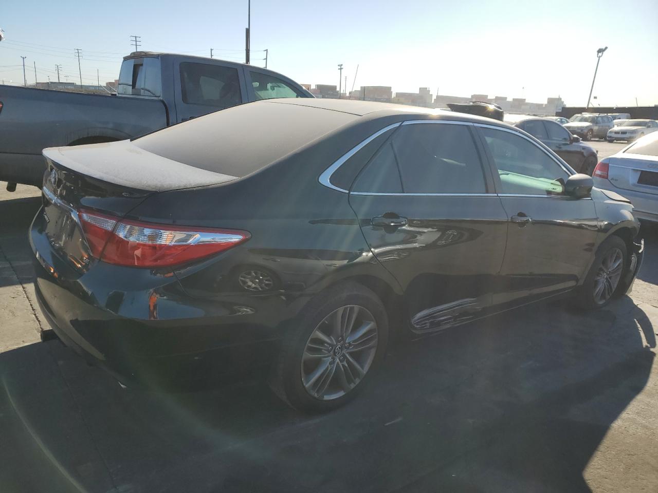 VIN 4T1BF1FK7GU605198 2016 TOYOTA CAMRY no.3