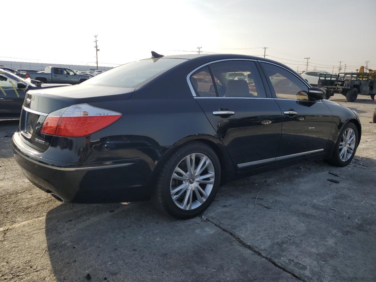 2009 Hyundai Genesis - Image 3