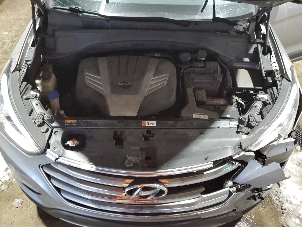2016 Hyundai Santa Fe - Image 12