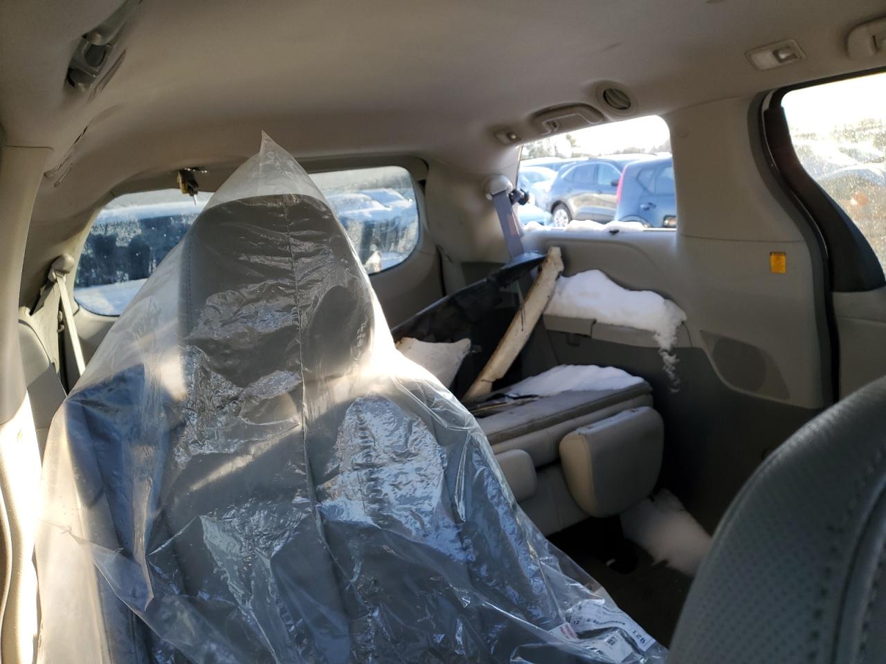2013 Toyota Sienna - Image 11