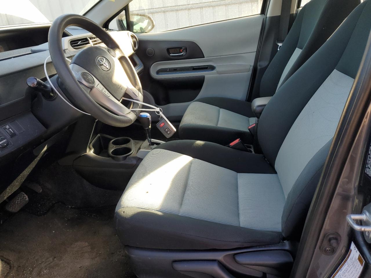 2012 Toyota Prius - Image 7