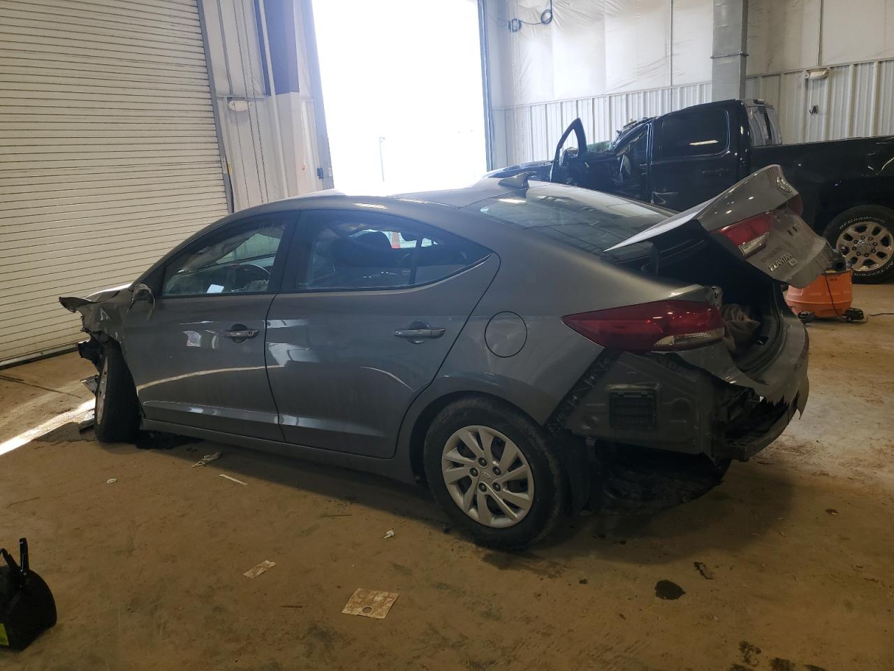 5NPD74LF3JH361151 2018 HYUNDAI ELANTRA - Image 2