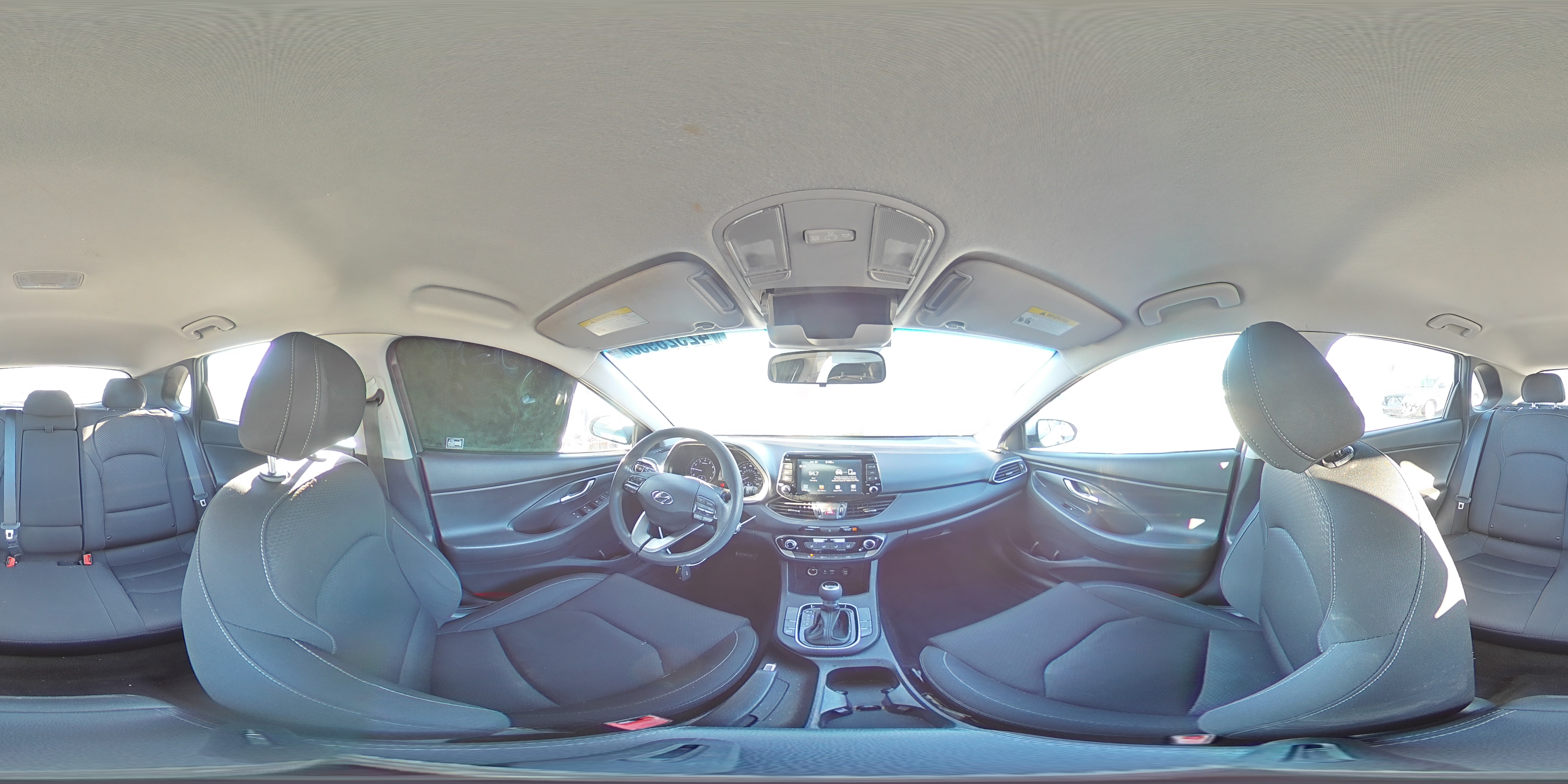 2018 Hyundai Elantra - Image 13